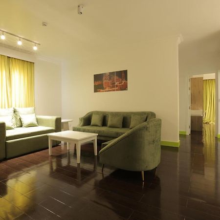 Super 8 Hotel Al Riyadh By Wyndham Riade Exterior foto