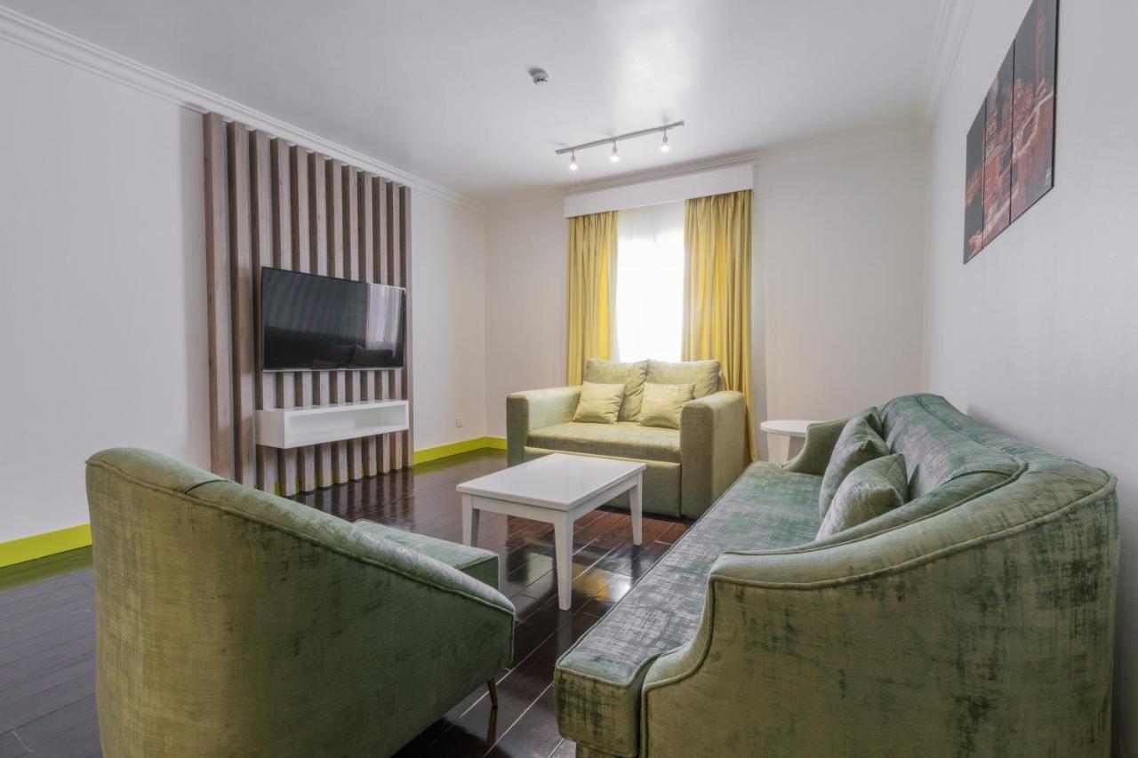 Super 8 Hotel Al Riyadh By Wyndham Riade Exterior foto