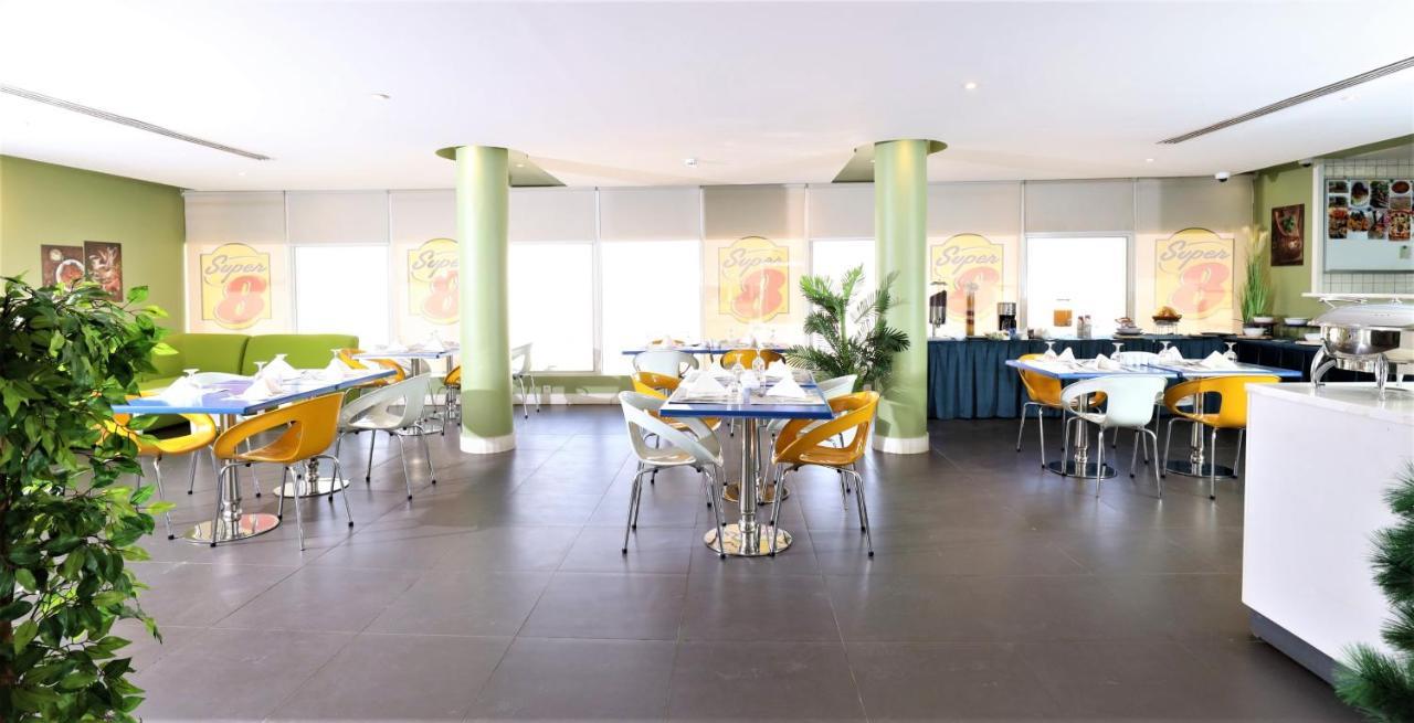 Super 8 Hotel Al Riyadh By Wyndham Riade Exterior foto
