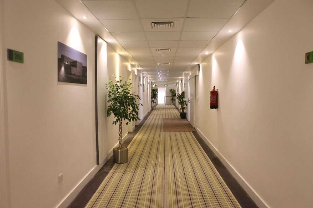Super 8 Hotel Al Riyadh By Wyndham Riade Exterior foto
